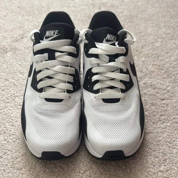 Nike | Shoes | Nike Black And White Sneakers Modern Design  display picture 3